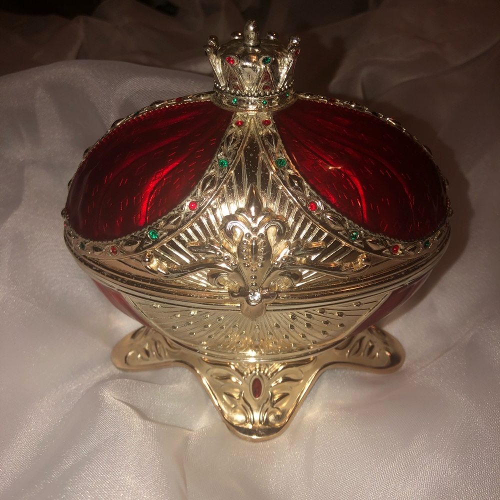 Wallace Nutcracker Music box egg